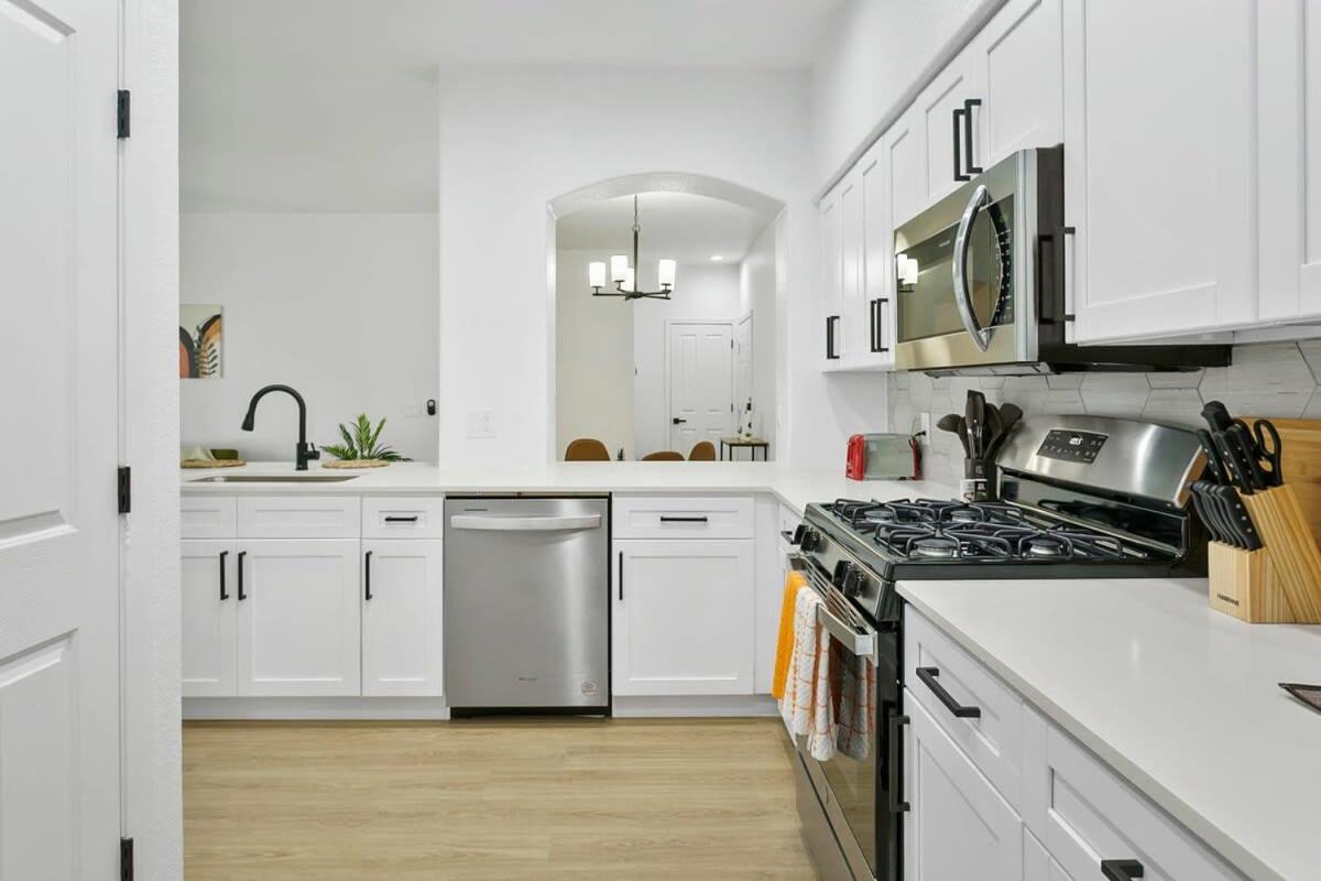 Cozysuites Glendale By The Stadium With Pool 02 المظهر الخارجي الصورة