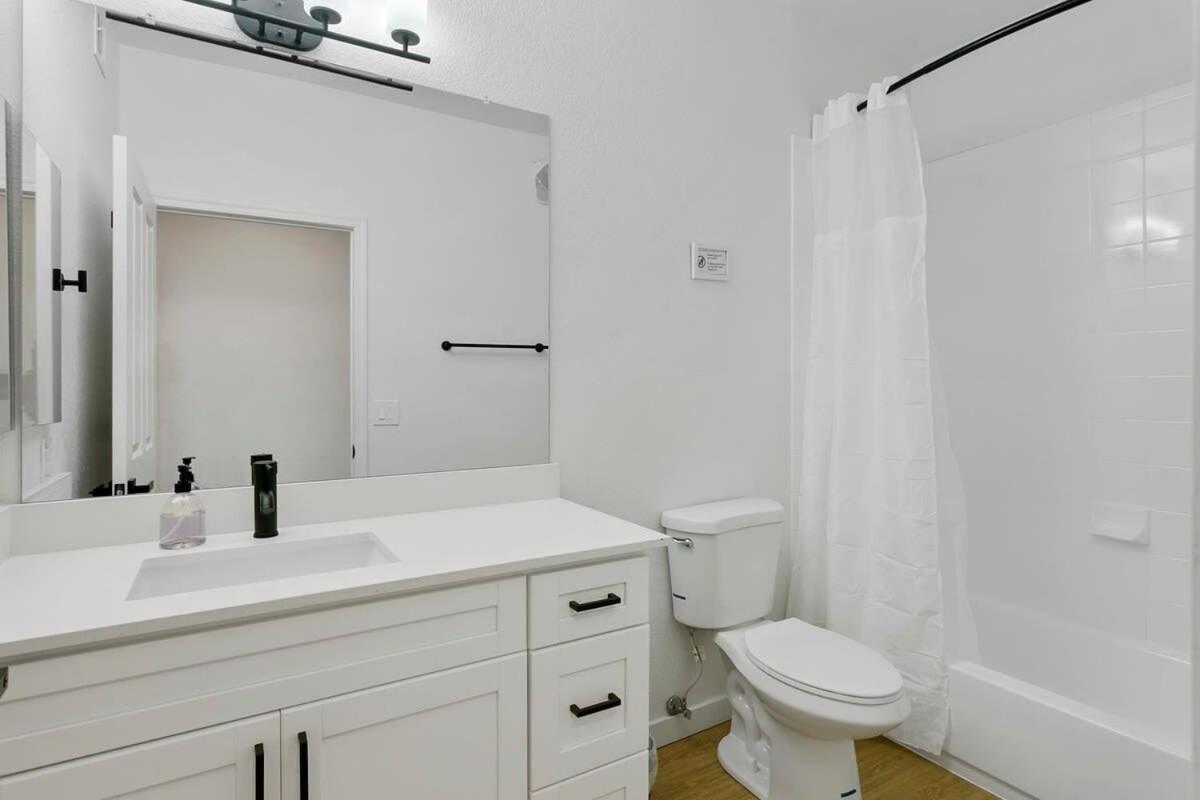 Cozysuites Glendale By The Stadium With Pool 02 المظهر الخارجي الصورة
