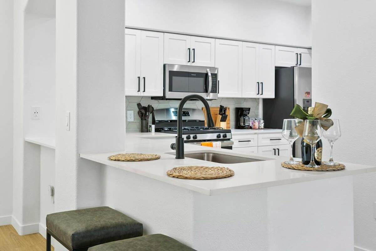 Cozysuites Glendale By The Stadium With Pool 02 المظهر الخارجي الصورة
